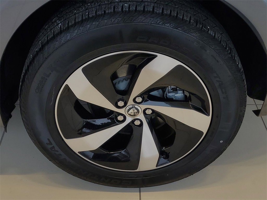 Used 2025 Jaguar F-PACE R-Dynamic S image 5