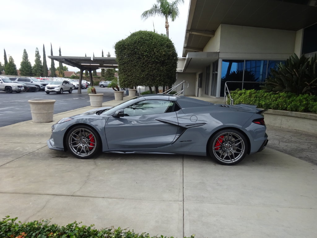 Used 2025 Chevrolet Corvette Z06 RWD image 5