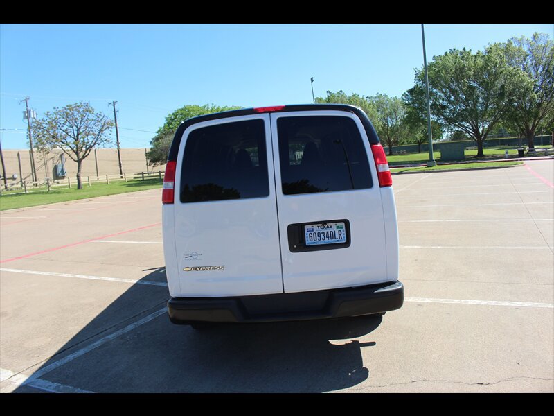 Used 2024 Chevrolet Express 3500 LS RWD image 4