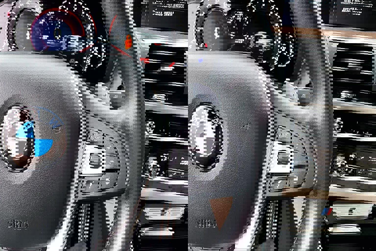 Used 2019 BMW X4 M40i w/ Premium Package image 25