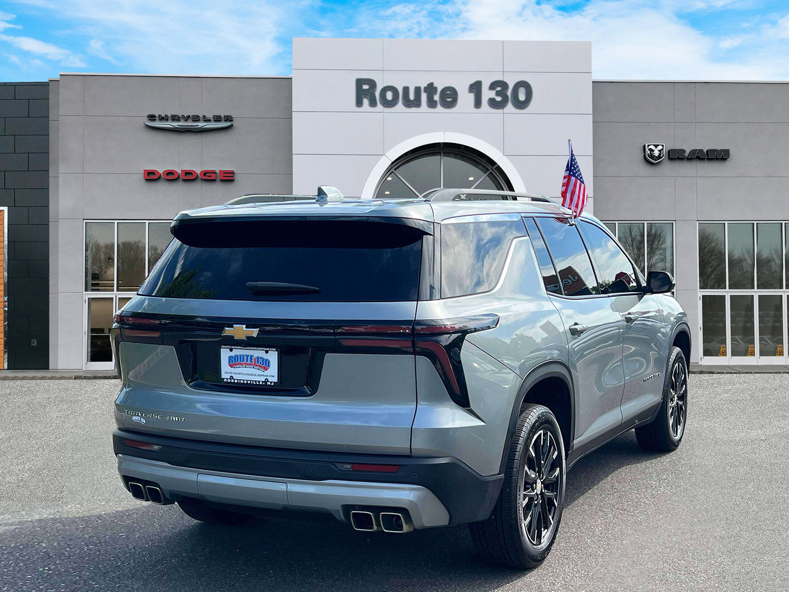 Used 2025 Chevrolet Traverse LT w/ Sun and Wheel Package AWD/4WD image 4