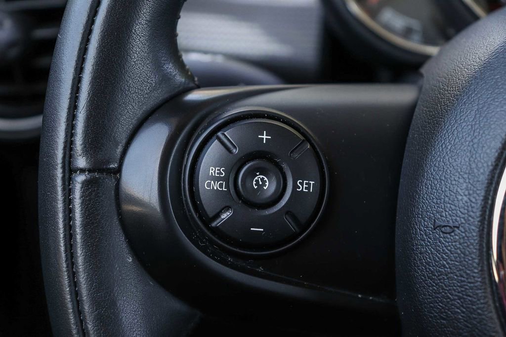 Used 2020 MINI Cooper 2-Door Hardtop FWD image 28