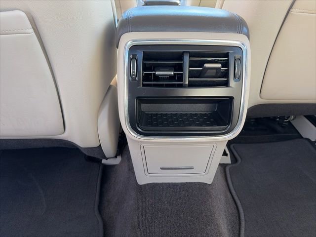 Used 2017 Lincoln Continental Select image 25