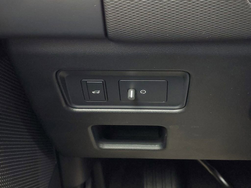 New 2025 Land Rover Discovery Dynamic SE image 15