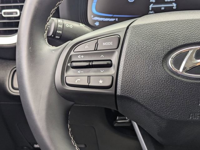 Used 2025 Hyundai Venue Limited FWD image 15