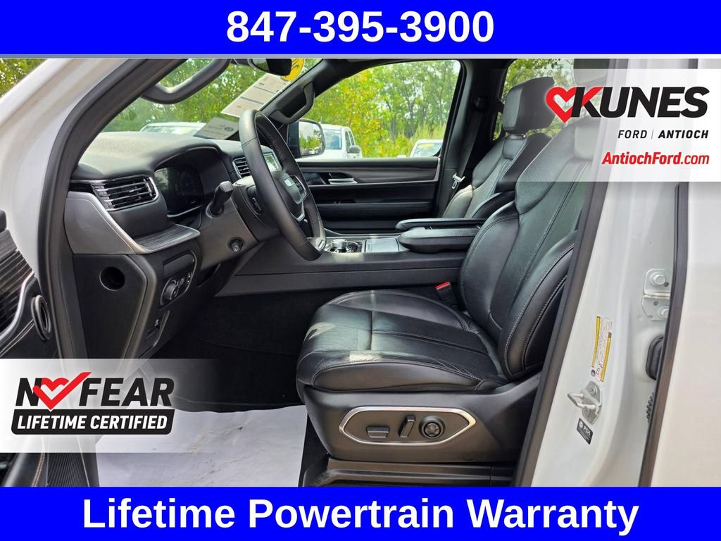 Used 2024 Jeep Wagoneer L Series II w/ Flexible Seating Group AWD/4WD image 21