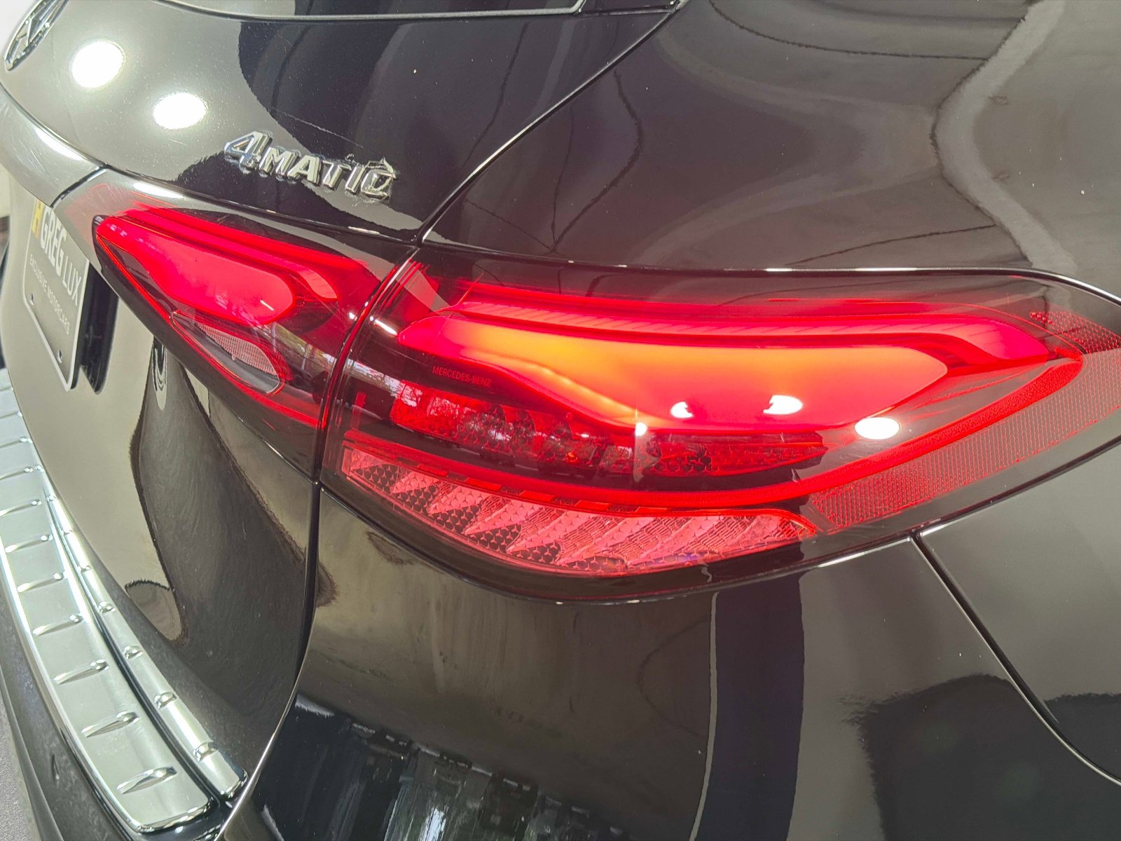 Used 2025 Mercedes-Benz GLC 300 4MATIC image 17