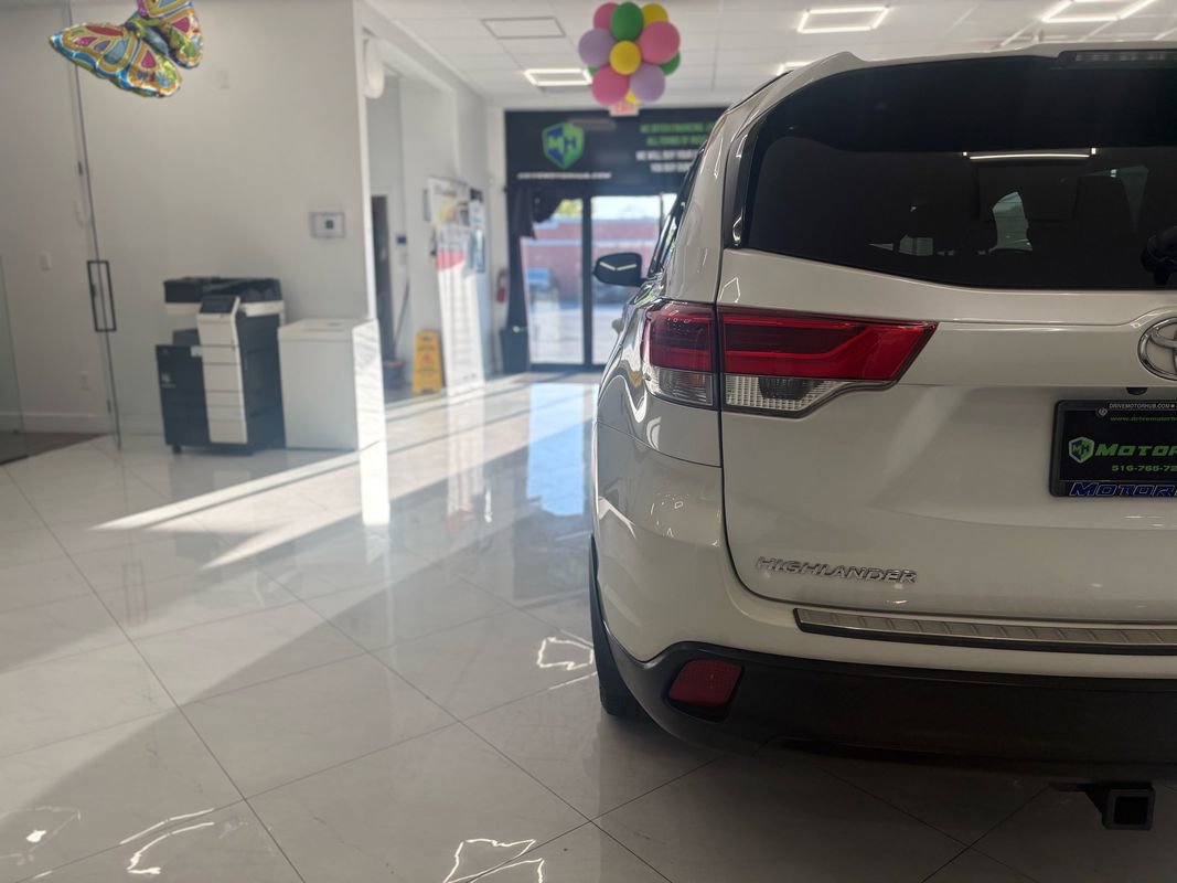 Used 2018 Toyota Highlander XLE w/ Protection Package #3 AWD/4WD image 13