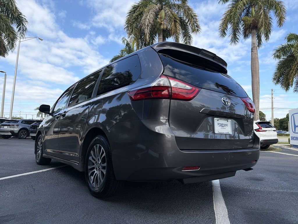 Used 2019 Toyota Sienna XLE w/ XLE Navigation Package FWD image 19