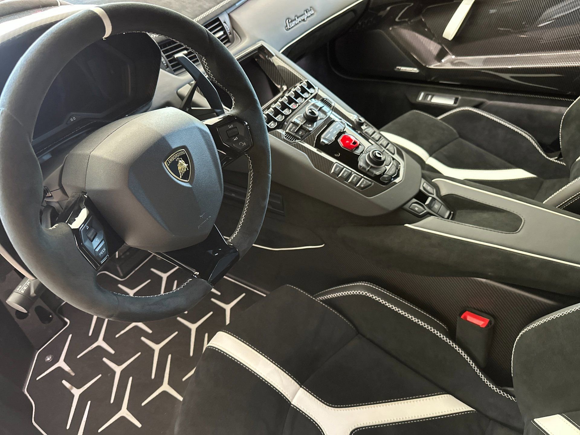 Used 2021 Lamborghini Aventador SVJ image 13