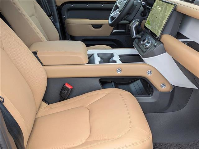 New 2026 Land Rover Defender 130 X-Dynamic SE AWD/4WD image 18