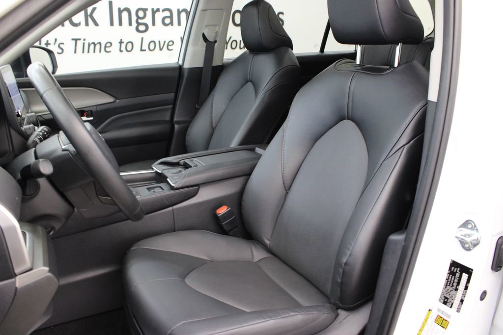 Used 2024 Toyota Grand Highlander Limited image 13