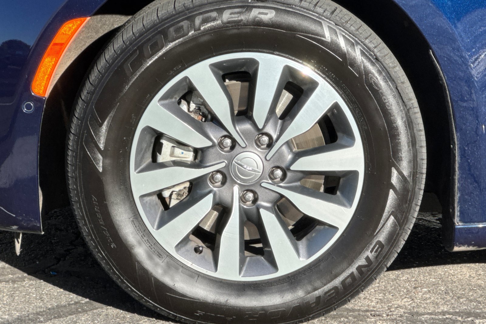 Used 2020 Chrysler Pacifica Limited w/ Advanced Safetytec Group FWD image 43