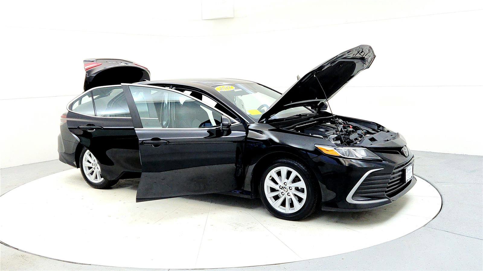 Used 2022 Toyota Camry LE image 12