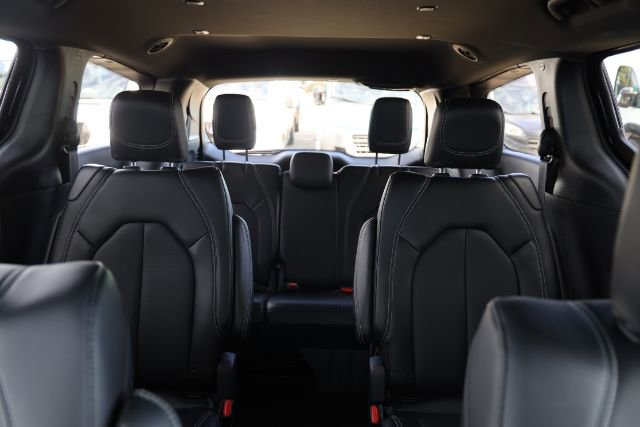 Used 2026 Chrysler Pacifica Select image 39