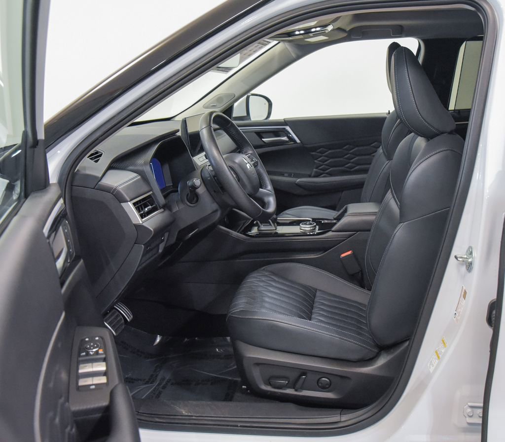 Used 2025 Mitsubishi Outlander SEL AWD/4WD image 2