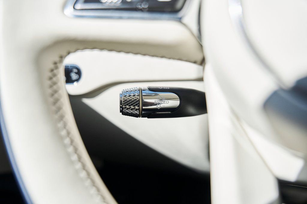 Used 2024 Bentley Flying Spur V8 image 57