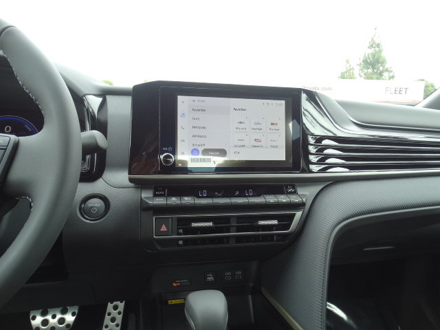 New 2026 Toyota Camry Hybrid FWD image 16