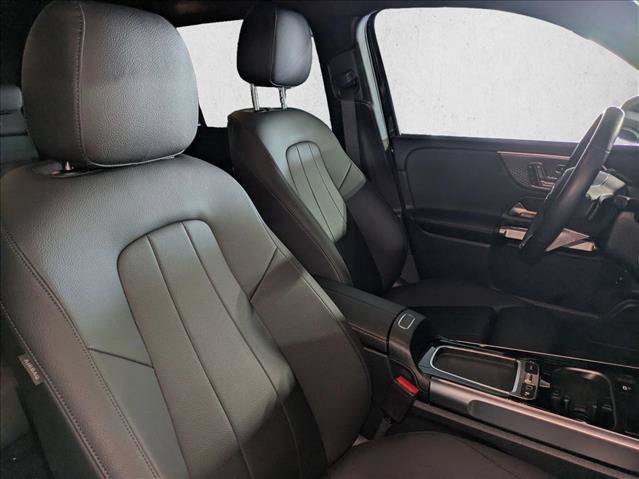 Used 2025 Mercedes-Benz GLB 250 image 22