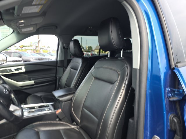 Used 2020 Ford Explorer XLT w/ Equipment Group 202A AWD/4WD image 12