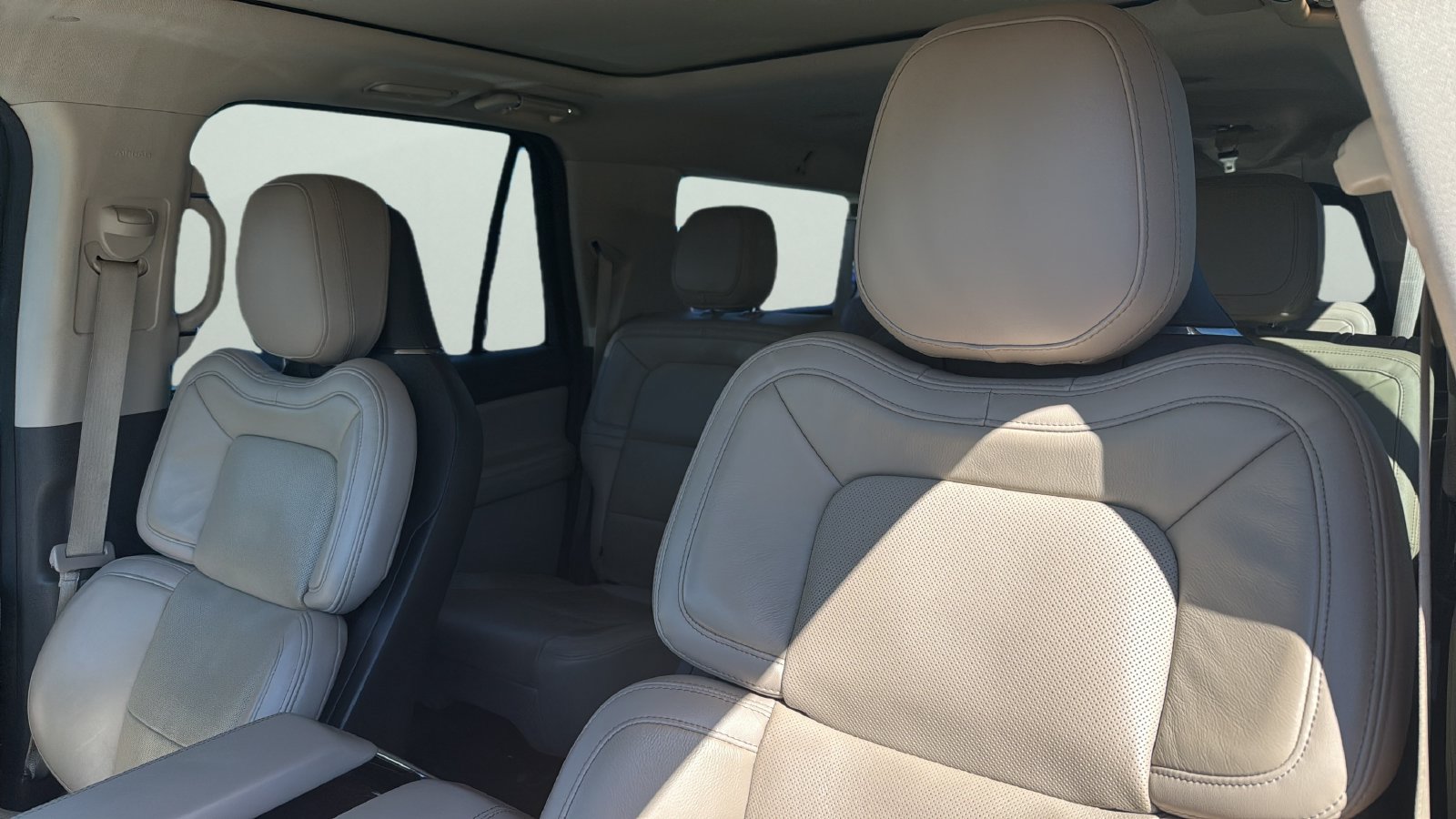 Certified 2023 Lincoln Navigator L Reserve AWD/4WD image 9