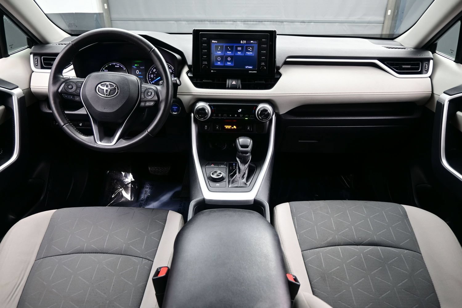 Used 2020 Toyota RAV4 XLE w/ XLE Grade Weather Package AWD/4WD image 17