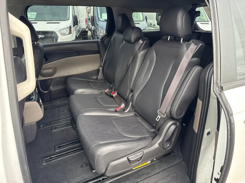 Used 2025 Kia Carnival image 21