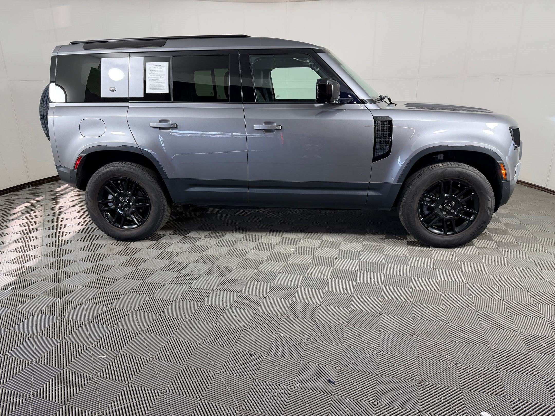 Used 2023 Land Rover Defender 110 S AWD/4WD image 8