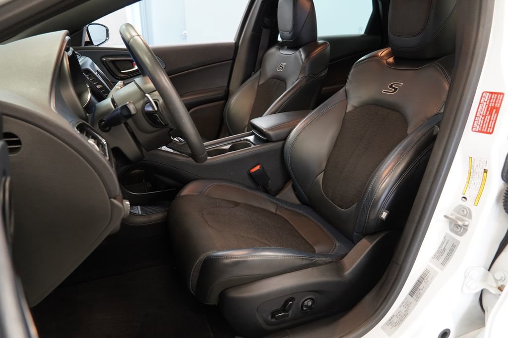Used 2015 Chrysler 200 S w/ Comfort Group image 3