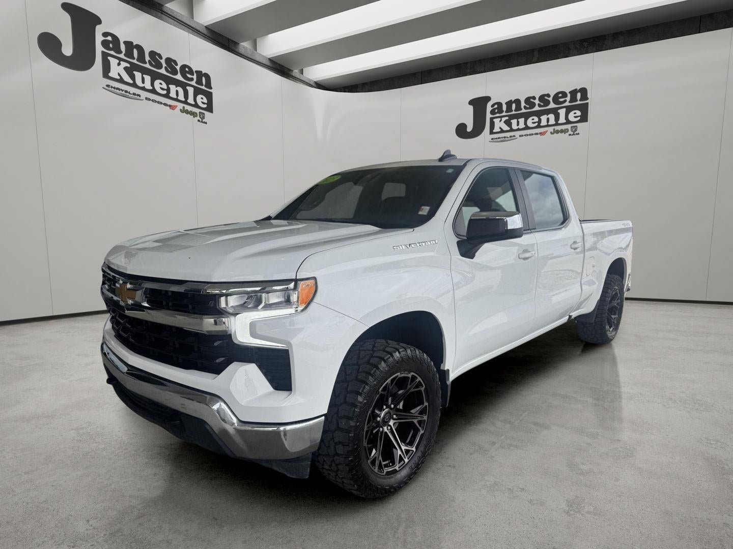 Used 2023 Chevrolet Silverado 1500 LT w/ Protection Package AWD/4WD image 5