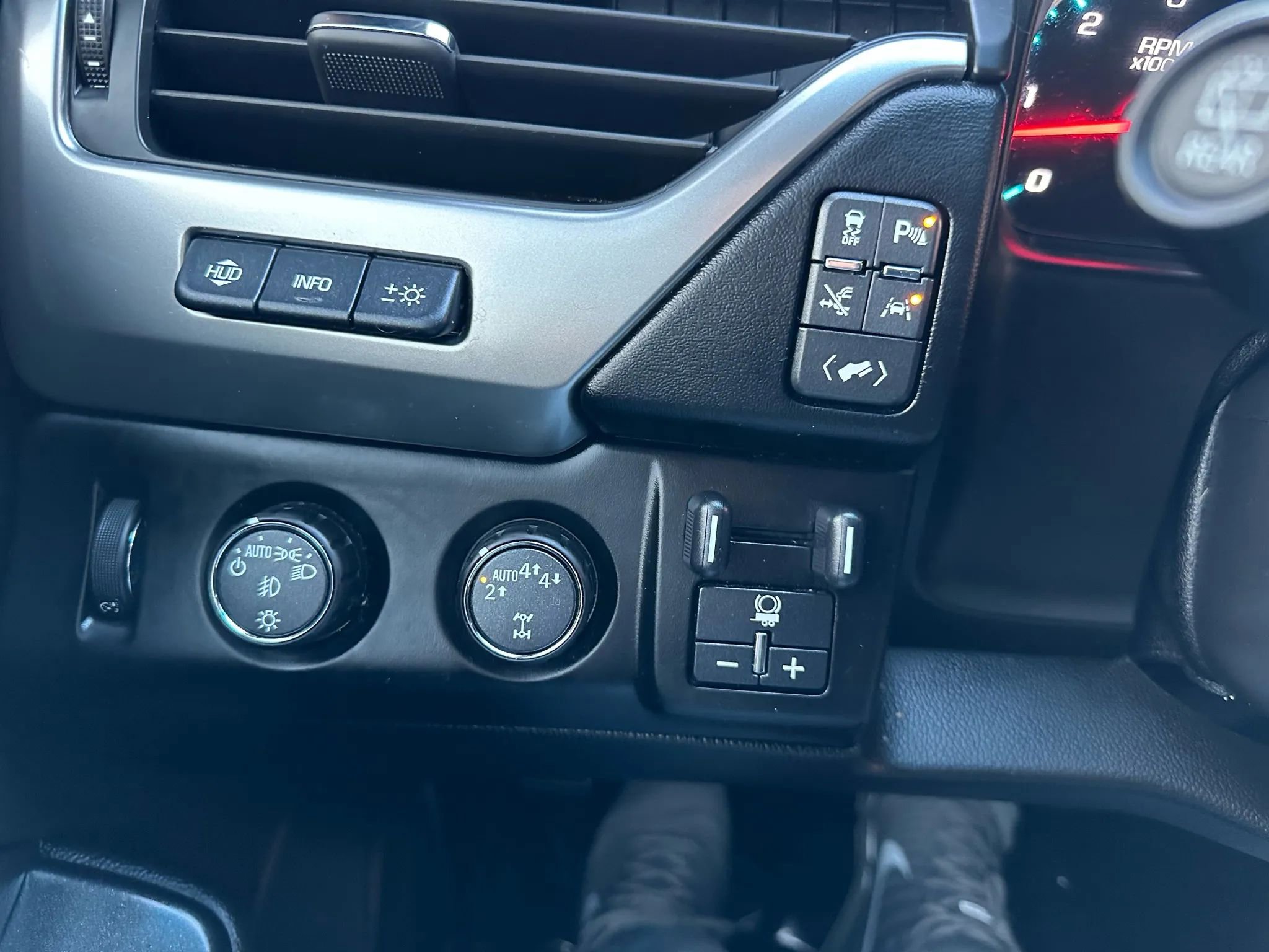 Used 2017 Chevrolet Suburban Premier image 27