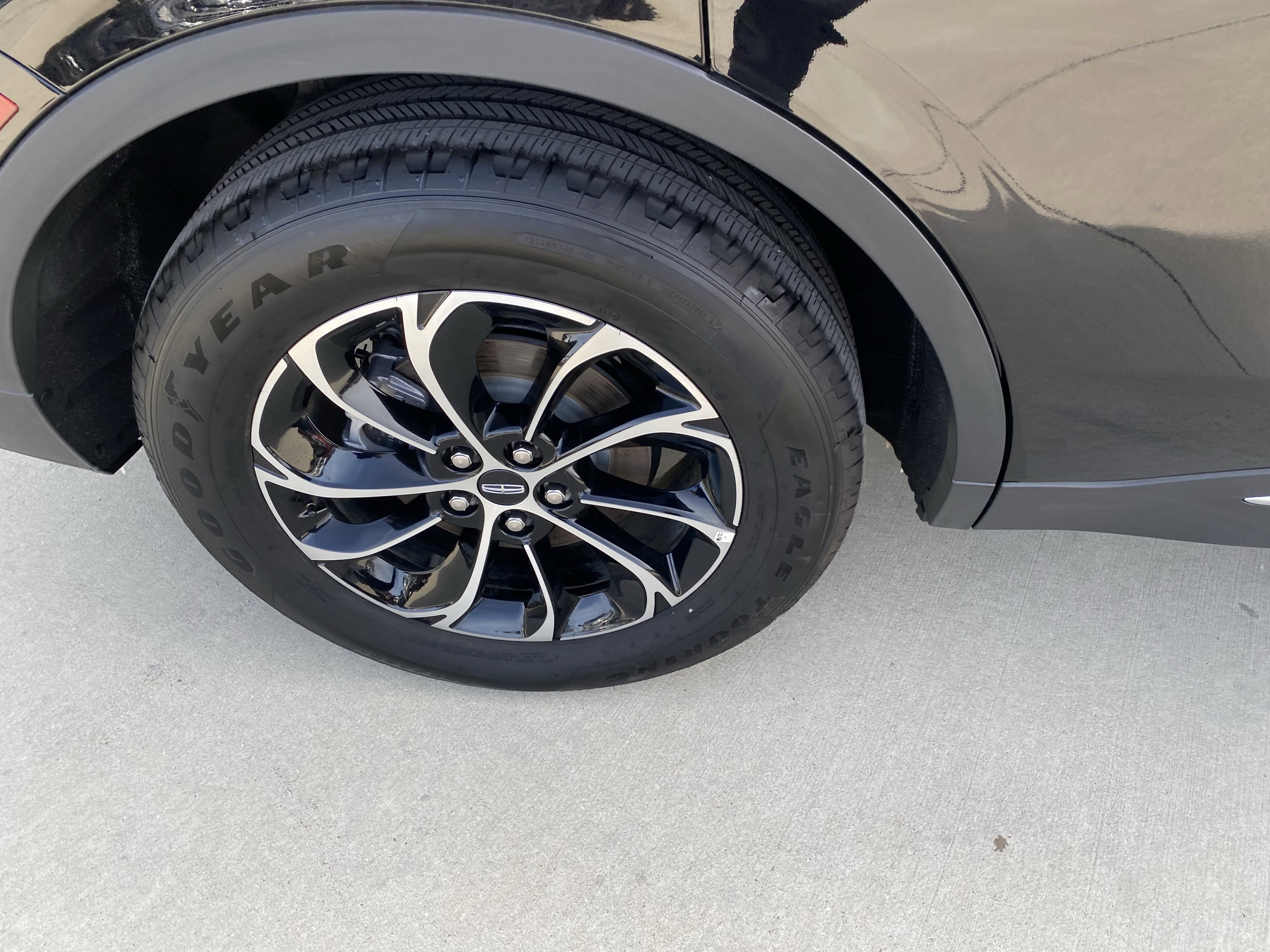 Used 2024 Lincoln Nautilus Premier w/ Equipment Group 102A AWD/4WD image 5