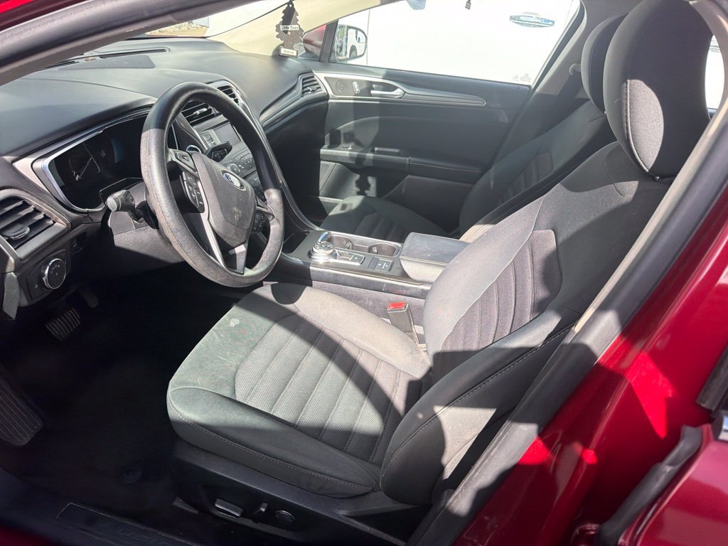 Used 2018 Ford Fusion SE FWD image 11