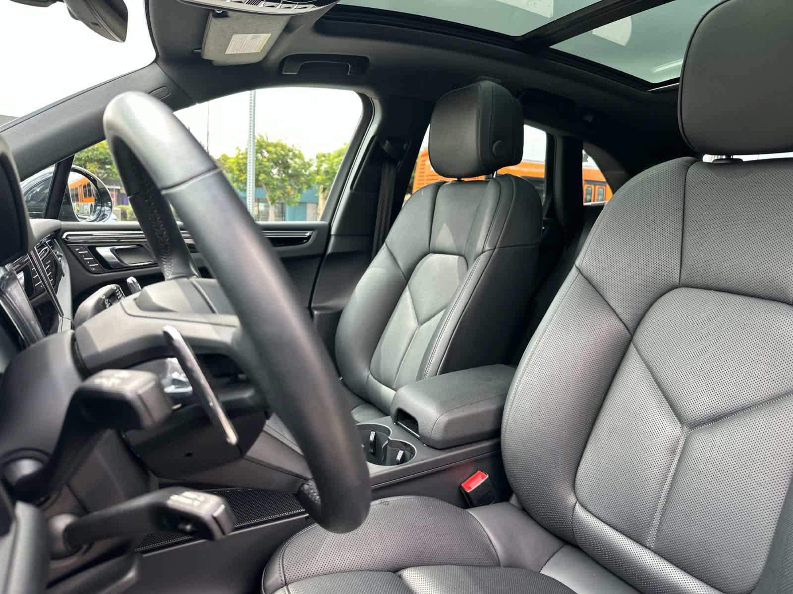 Used 2026 Porsche Macan AWD/4WD image 5