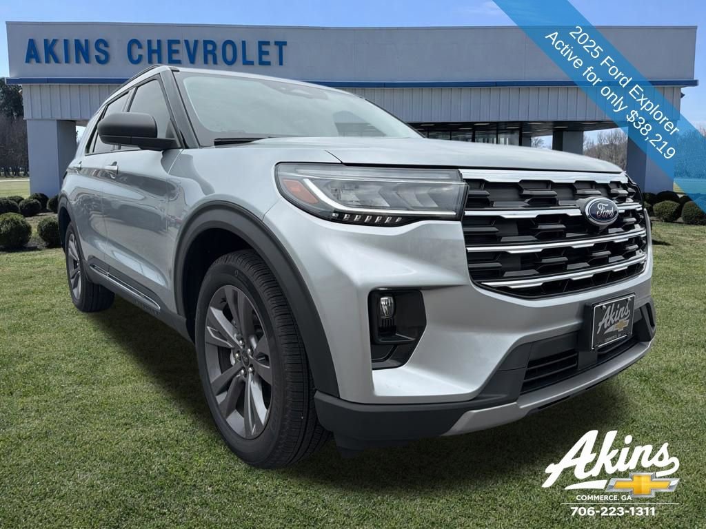 Used 2025 Ford Explorer Active w/ Active Comfort Package image 4