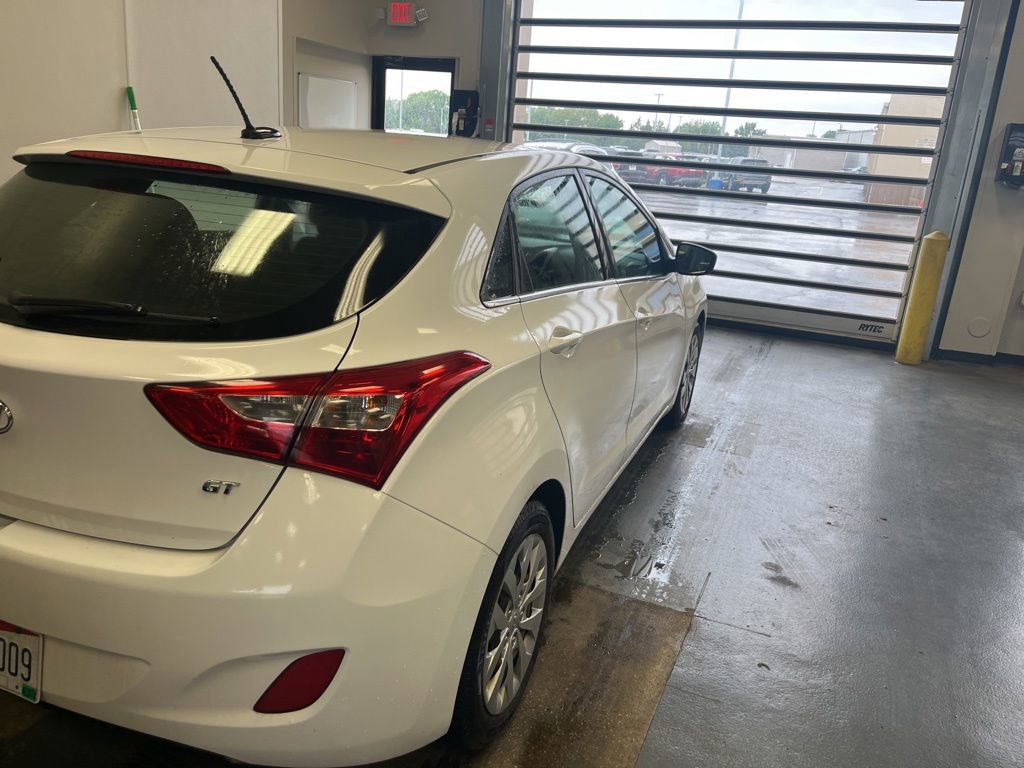 Used 2017 Hyundai Elantra GT FWD image 8