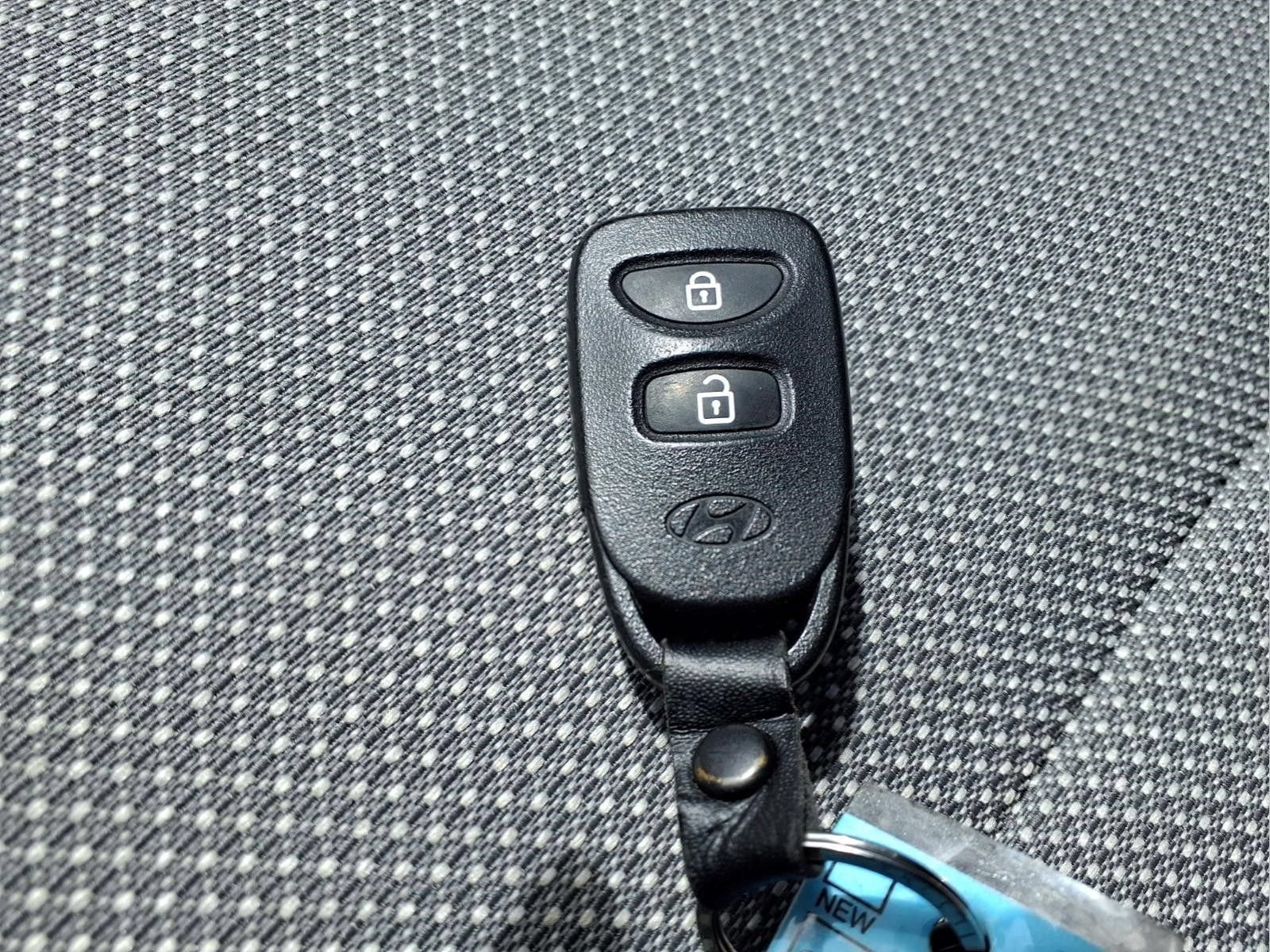 Used 2013 Hyundai Accent GS FWD image 25