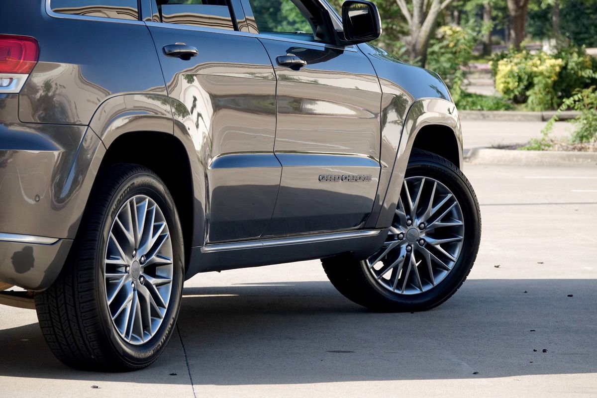 Used 2017 Jeep Grand Cherokee Summit w/ Platinum Series Group image 34