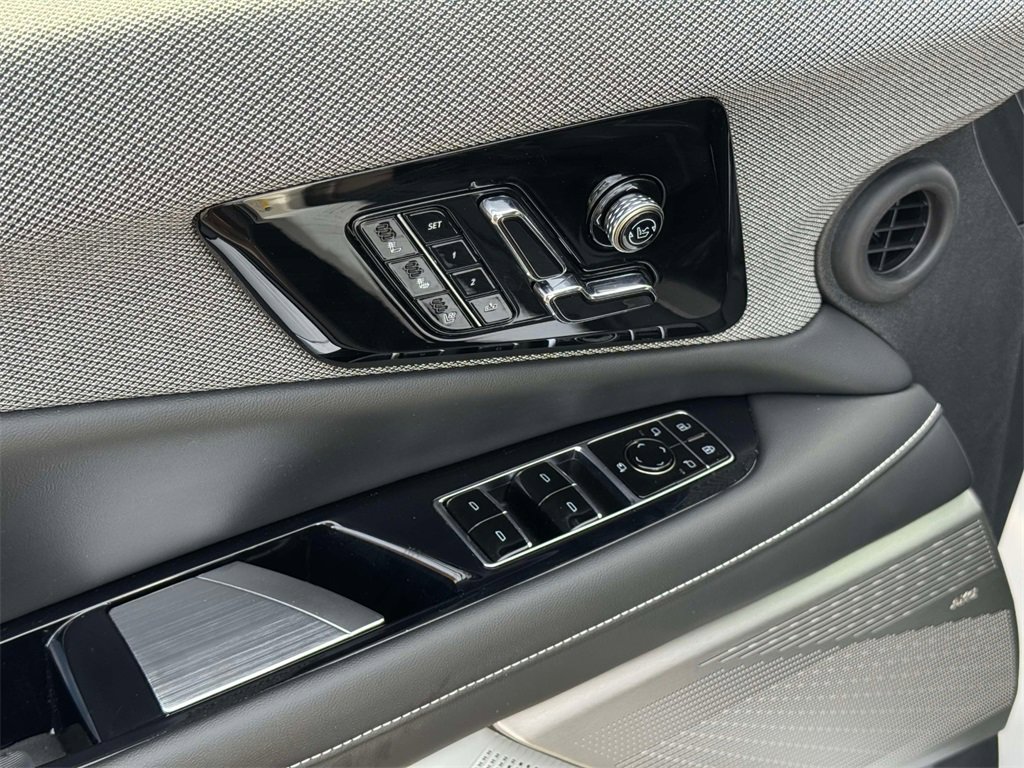 Used 2025 Cadillac Optiq Luxury 2 w/ LPO, Floor Liner Package image 24