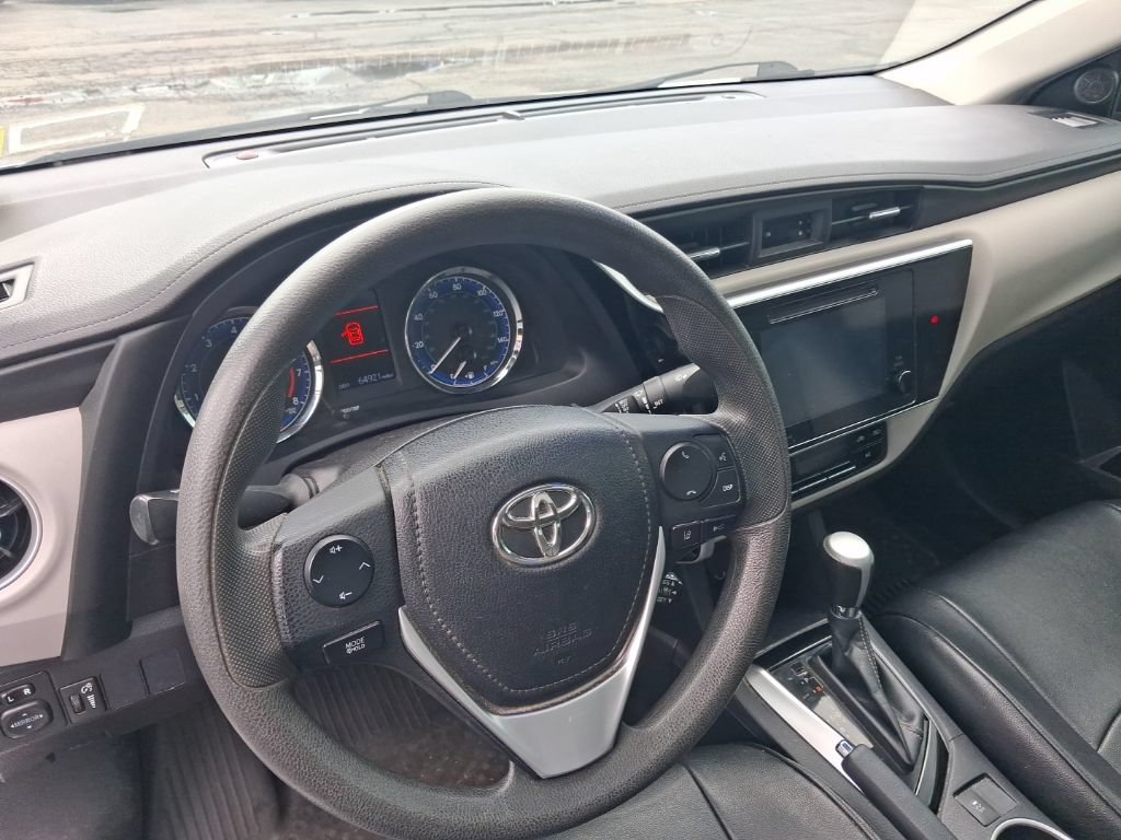 Used 2019 Toyota Corolla LE w/ LE Premium Package w/Moonroof FWD image 8