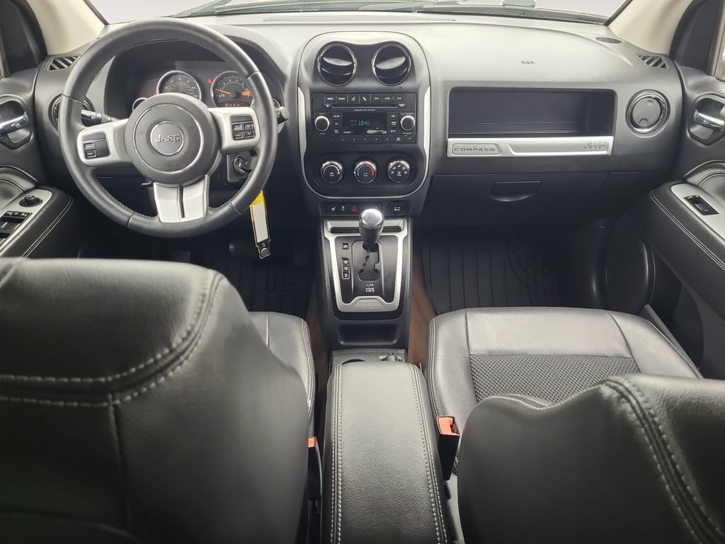 Used 2015 Jeep Compass Latitude FWD image 10