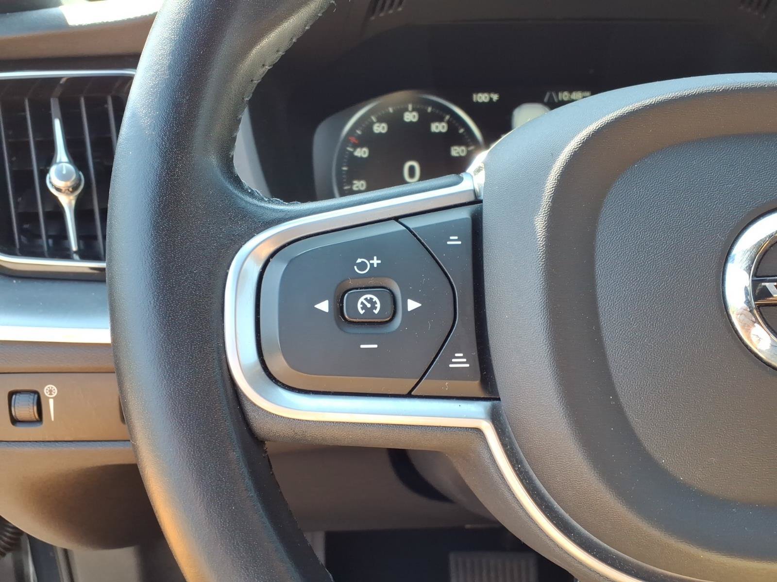 Used 2020 Volvo XC60 T6 Momentum AWD/4WD image 27