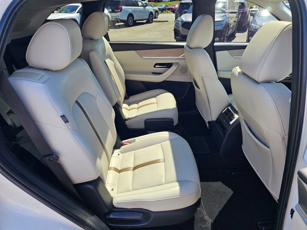 Certified 2024 MAZDA CX-90 Plug-In Hybrid w/ Premium Plus AWD/4WD image 29