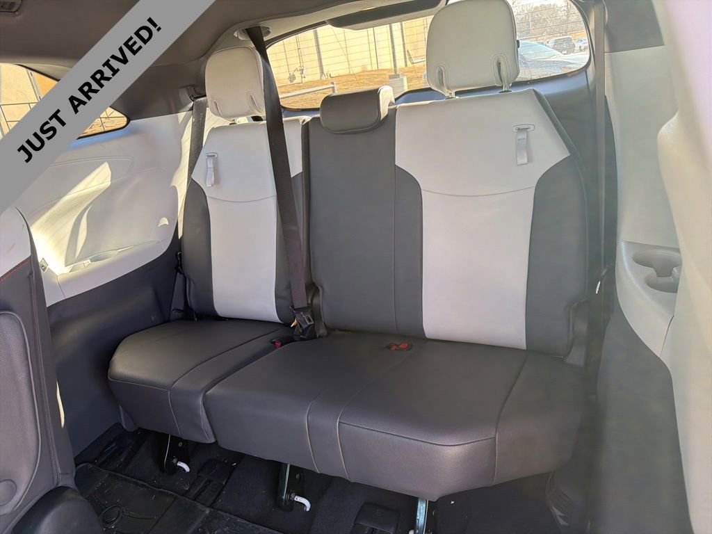 Used 2022 Toyota Sienna XSE image 9