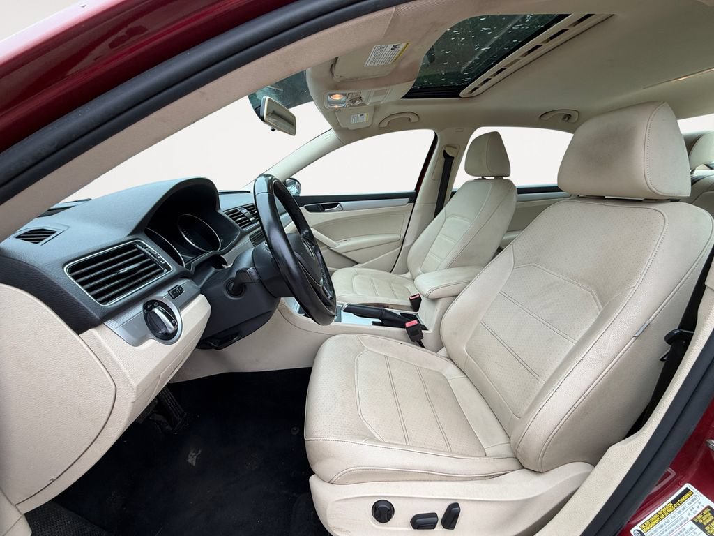 Used 2019 Volkswagen Passat 2.0T Wolfsburg w/ Wheels & Sunroof Package FWD image 10