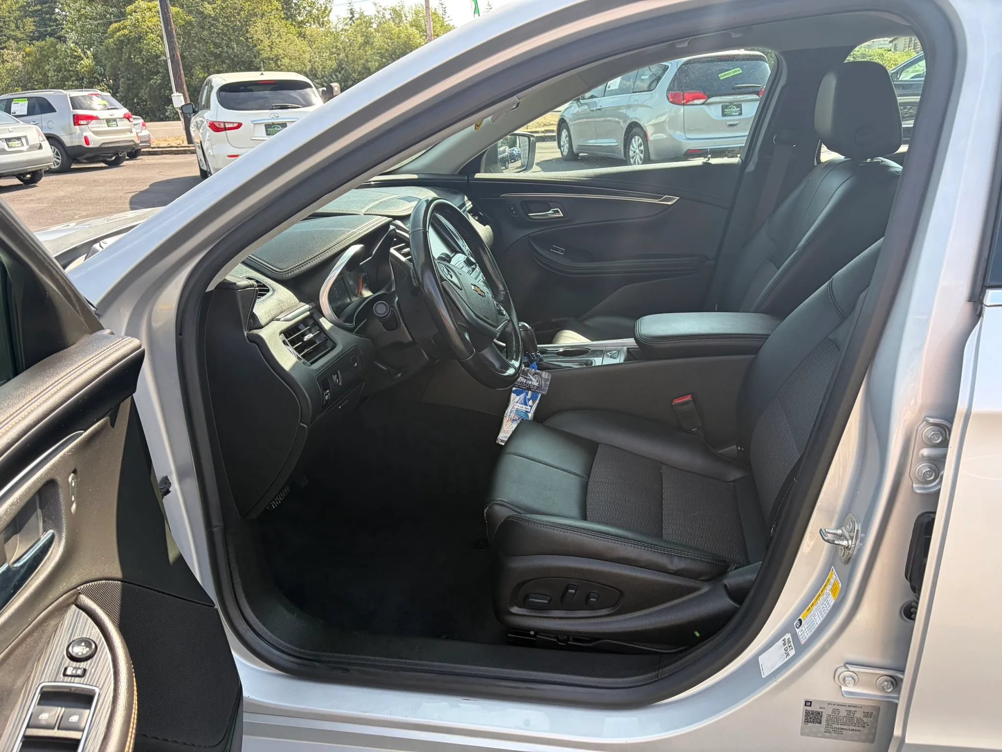 Used 2019 Chevrolet Impala LT FWD image 11