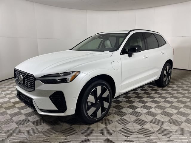Certified 2025 Volvo XC60 T8 Plus w/ Protection Package AWD/4WD image 4
