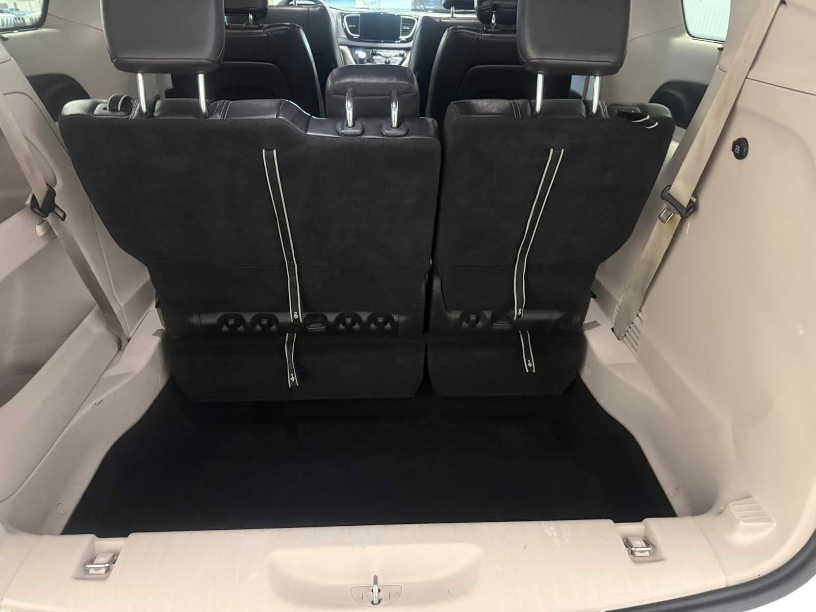 Used 2022 Chrysler Pacifica Touring-L FWD image 23