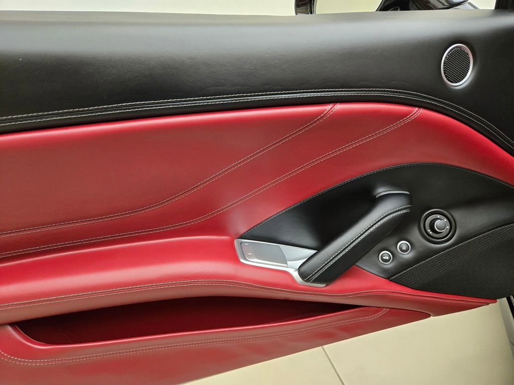 Used 2015 Ferrari California T image 29