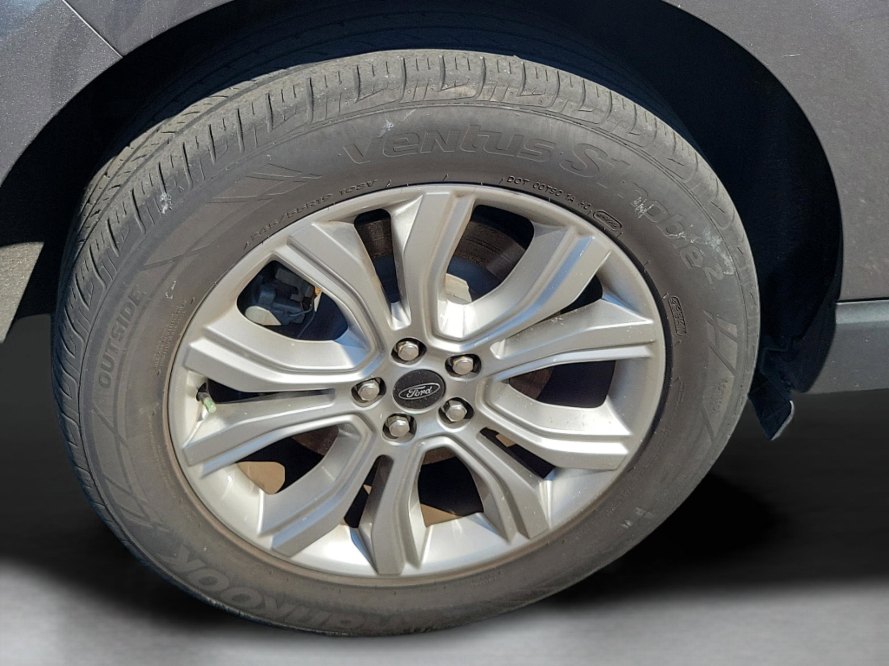 Used 2023 Ford Edge Titanium image 5